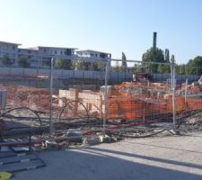 Premi&egrave;res limites du b&acirc;timent sud