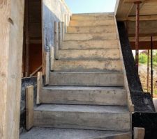 Escalier brut