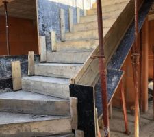 Escalier brut