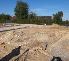 Le terrain est presque prêt pour le démarrage de la construction, le bornage n'est pas encore fait.