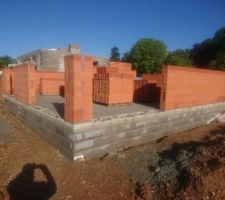 Angle salle &agrave; manger, et l&agrave; on se dit que &ccedil;a va? faire de grande baies vitr&eacute;es quand m&ecirc;me ??