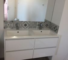 Meuble double vasque de 120 avec sont mirroir et sa frise en carreaux de ciment