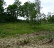Le terrain commence à prendre forme après plusieurs séances de débroussaillages