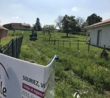 La belle surprise ce week-end en voyant la pelleteuse prête pour le lundi