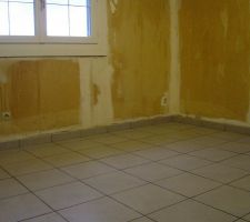 R&eacute;novation de la cuisine J 4 carrelage presque termin&eacute;