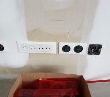 Installation des prises
nous avons fait installer les sorties de cable à l'avant et à l'arrière pour n'avoir rien de visible