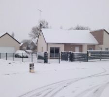 Maison sous la neige
