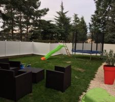 Voici le jardin avec le mur extérieur terminé