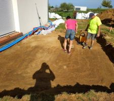 Préparation du font de forme. Compactage du sol à la piloneuse