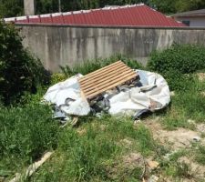 Le terrain encore prit pour une poubelle par les maçons