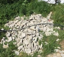 Le terrain encore prit pour une poubelle par les maçons