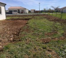 Passage de la mini-pelle pour d&eacute;caisser la terrasse :-)