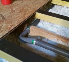 Réalisation du plancher de l'étage.
Réalisation de l'évacuation de la future douche