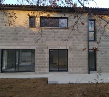 Terres ramenées contre la maison