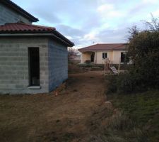 Terres ramenées contre la maison