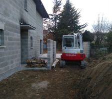 Terres ramenées contre la maison