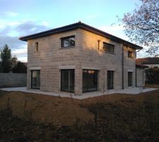 Terres ramenées contre la maison