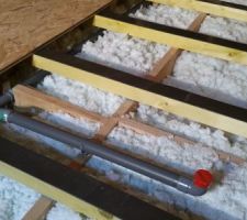 Réalisation du plancher de l'étage.
Réalisation de l'évacuation de la future douche