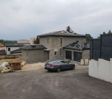 Tuiles presque finies. Reste que les ar&ecirc;tes.