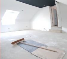 Peinture du bureau termin&eacute;e. Il manque les spots au plafond.