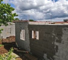 Pr&eacute;paration de l'arase pour acrot&egrave;re