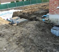 Assainissement en cours. La fosse de 4000 litres est enterrée