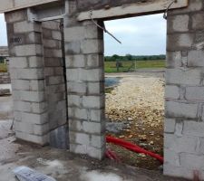 Élévation des murs : future entrée, vue de l'intérieur !