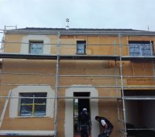 Préparation de la façade pour l'enduit de chez Sto (sur pavatex)