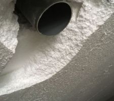 Vide sanitaire souillé par des évacuations oubliées!