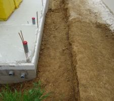 Après le 2ème jour de remblaiement le 06/05/18 avec une brouette et un seau cassé.