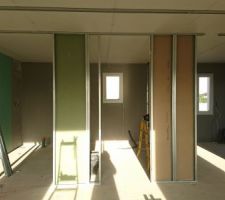 Début de pose des cloisons