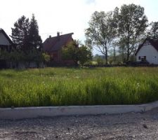 Choix du terrain... et coup de coeur pour cette petite parcelle de 586m2 qui rentrait dans notre budget!