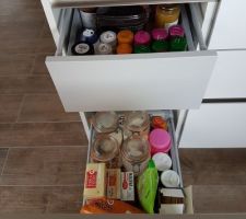 Épicier "double" tiroir sur îlot central