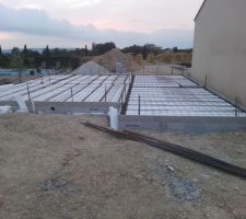 Poutrelles, hourdis, ferraillages ok pour le coulage de la dalle du plancher RDC