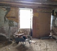 Le futur salon et la baie vitrée (il faut se projeter!)