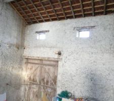 Partie garage (futur home cinéma à l'étage, pas besoin de fenêtres !)