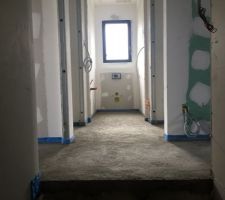 Chape finie couloir enfants