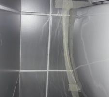 Préparation du jointage du WC suspendu de l'étage