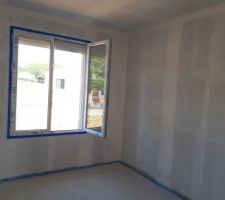 Sous-couche des murs du bureau