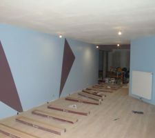 Pose du parquet dans la salle de jeu des enfants