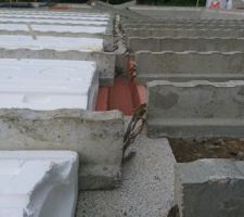 D&eacute;but de l'installation des poutrelles et hourdis.