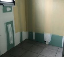 Salle de bains étage, prête à recevoir sa faïence et sa baignoire !