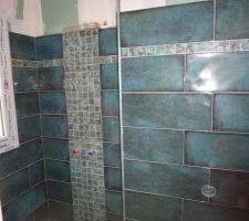 Douche salle d'eau de la suite parentale avec mosaïque faience