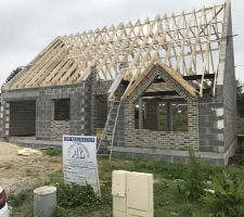 Retour vers 16h sur le chantier...
Ils ont bien avancé et ça commence à ressembler à qqch
