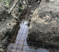 Le ferraillage baigne un peu dans l'eau... c'est pas très propre, mais apparemment pas catastrophique ?