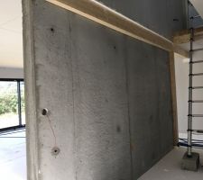 Mur béton, pour l'esthétisme.