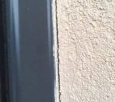 On est pas censé avoir un joint d'étanchéité de la même teinte?