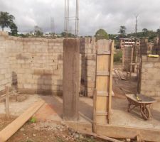 D&eacute;coffrage d'un des poteaux des terrasses.