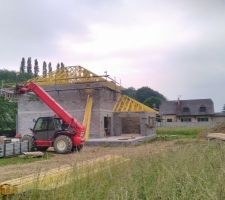 Pose de la charpente quasiment fini reste l'appentis et les terrasses.