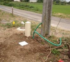 Viabilisation telecom: pose d'un regard obligatoire vers la limite de propriété. Réalisé par mes soins car le constructeur s'en foutait.
